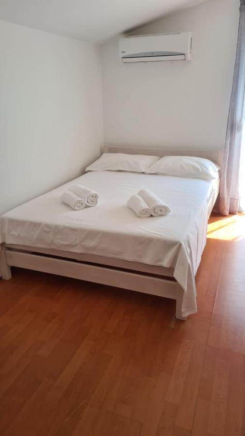 נין Apartments Golub מראה חיצוני תמונה
